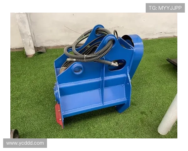 挖掘机山地开荒除草属具应用